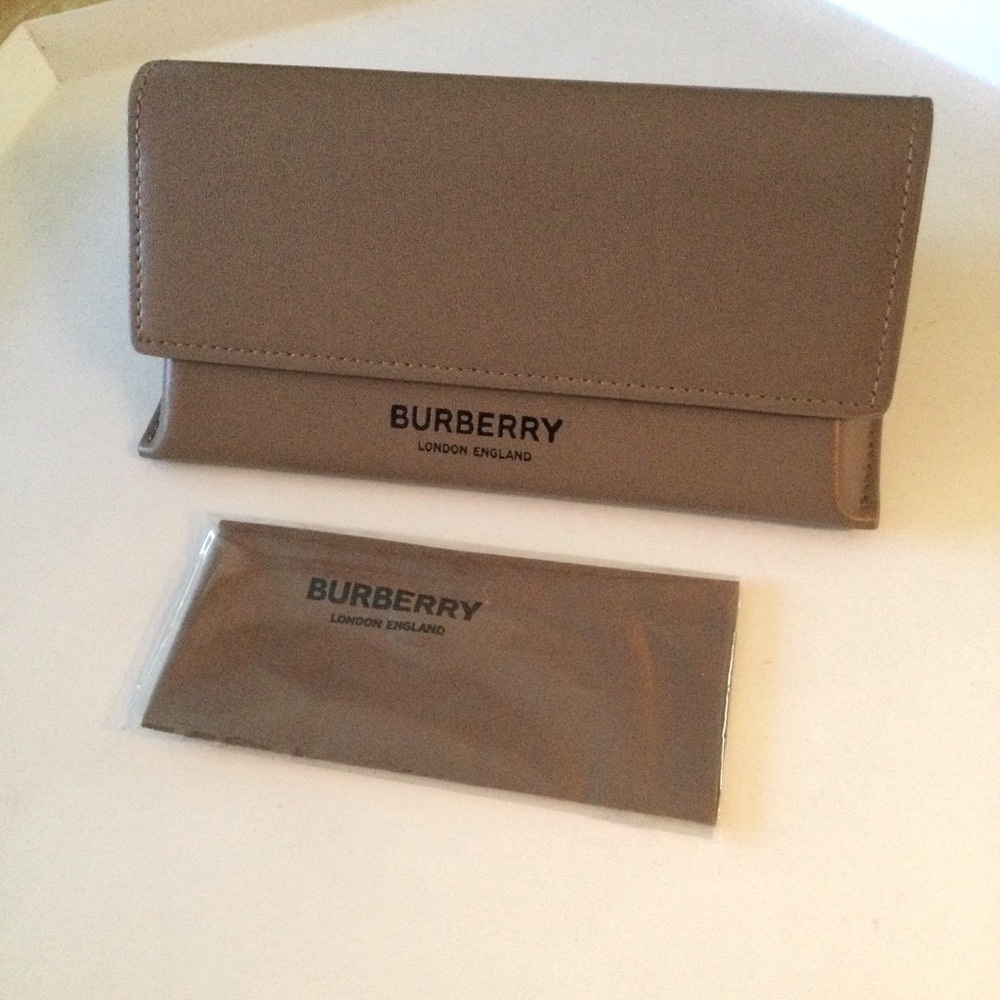 BURBERRY LEATHER SUNGLASSES CASE CARAMEL COLOR WITH CLEANING CLOTH NWOT